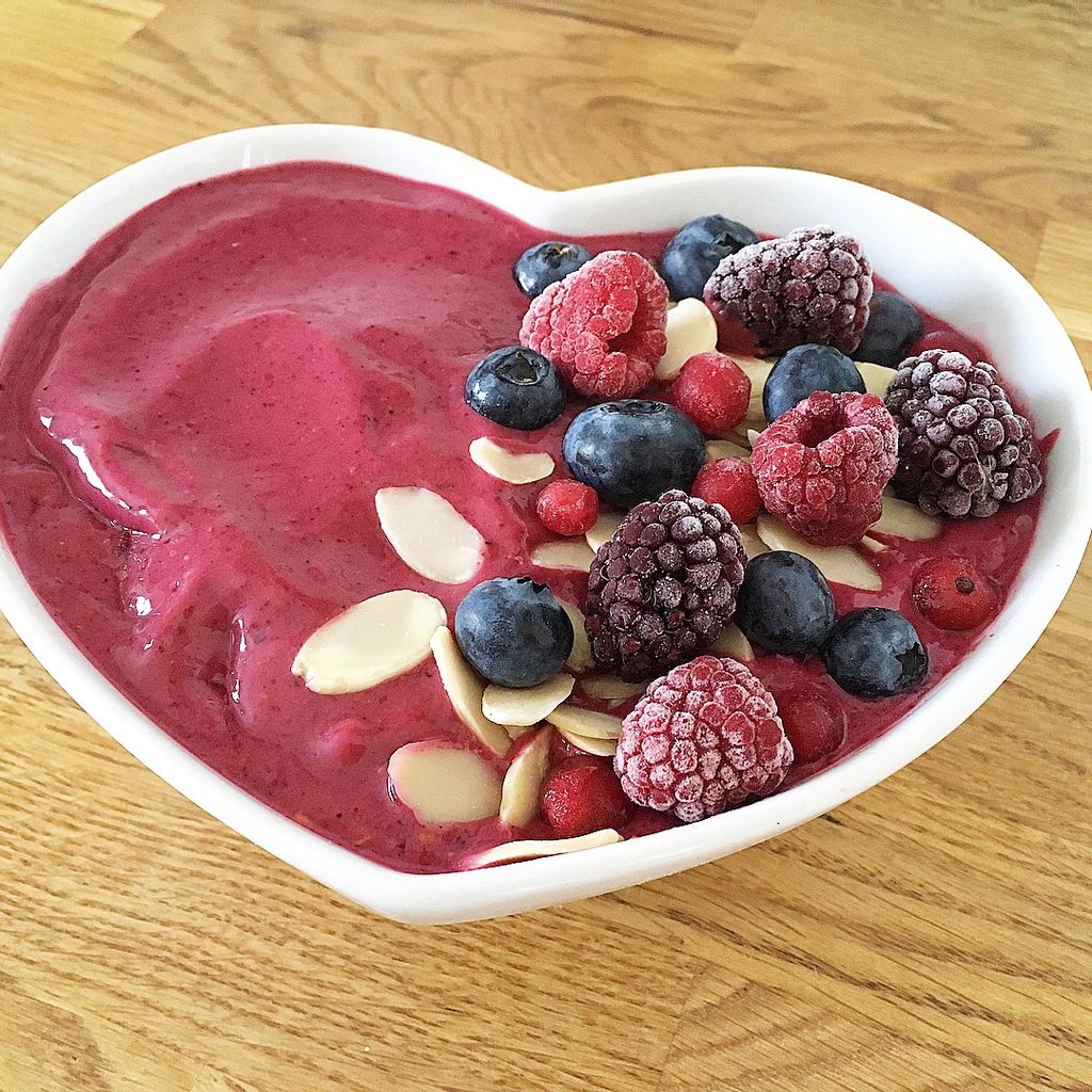 Vegan Berry Smoothie Bowl Recipe